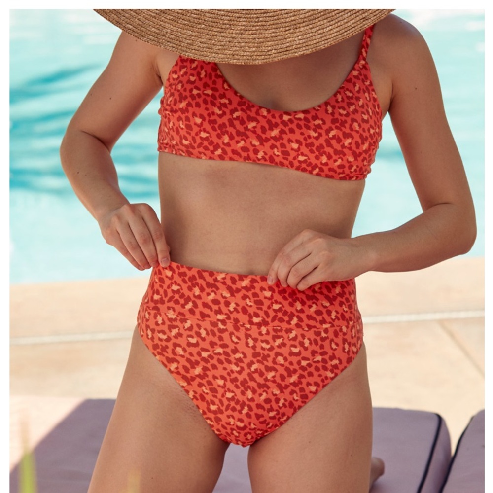 ISO THIS SWIMSUIT